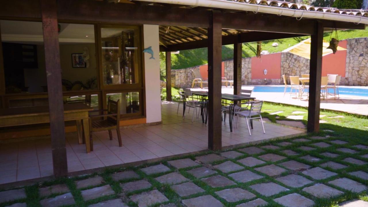 Belíssima Casa Com Extensa área Externa - Piscina, Sauna, Churrasqueira E Campo De Futebol - Com 5 Suítes E A 500 Metros Da Rua Pedras